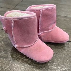Adorable baby imitation Uggs. Warm and fuzzy!